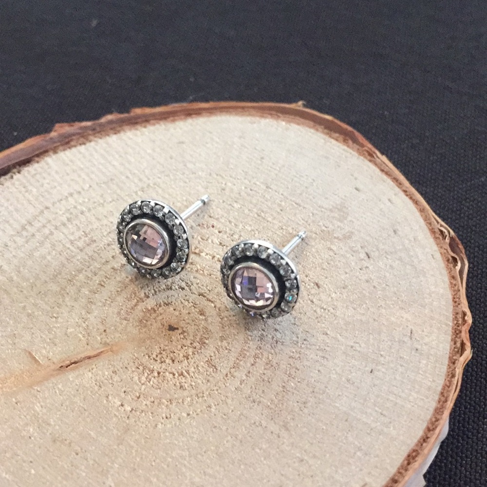 ✨Light purply/pink sparkly earring studs✨